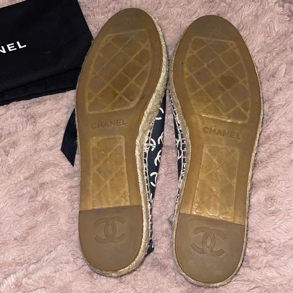 CHANEL Black Lambskin Espadrilles Interlocking CC Logo - Picture 7 of 8